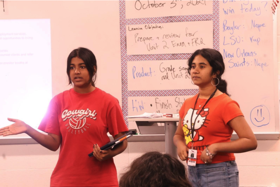 CHS9 Hopes for Homeless CEO Gargi Thakur and chief operating officer Saadhvi Thatipally explain a volunteering opportunity to members during a club meeting on Oct. 3. Hopes for Homeless, a new club at CHS9, seeks to make an impact on the community.